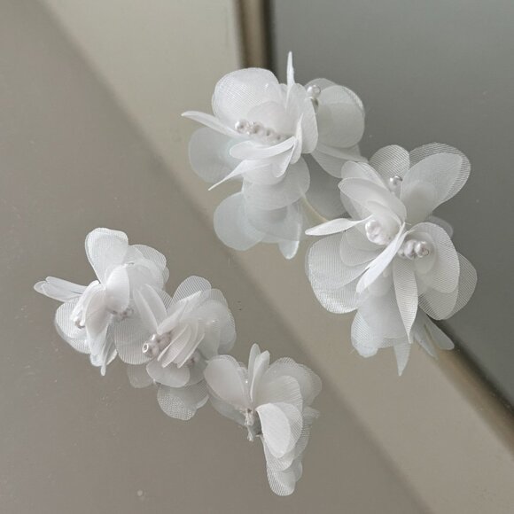 Handmade DIY Light Ivory Organza 3D Flowers For Bridal - Picture 3 of 4